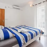 Private House - Terrace, Free Parking & Comfort