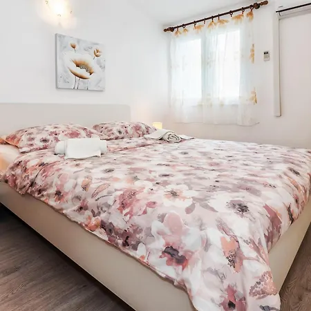 Private House - Terrace, Free Parking & Comfort Appartamento *