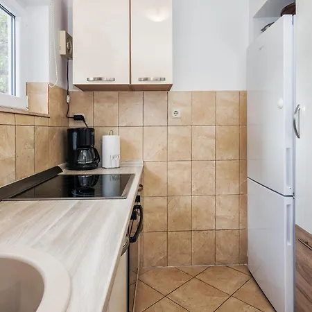 Private House - Terrace, Free Parking & Comfort