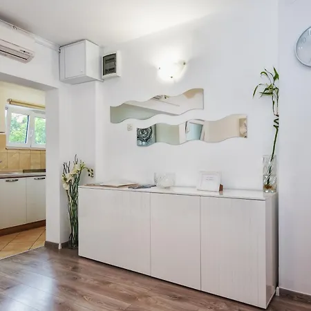 Private House - Terrace, Free Parking & Comfort *