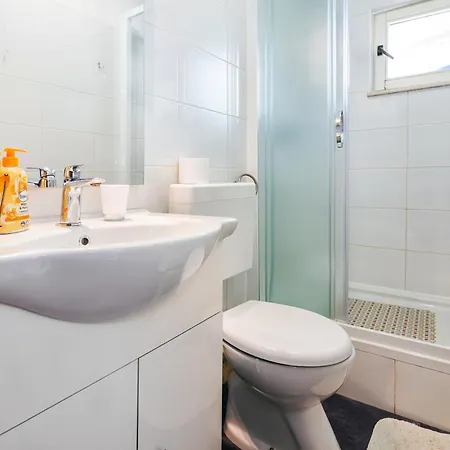 Private House - Terrace, Free Parking & Comfort Apartman
